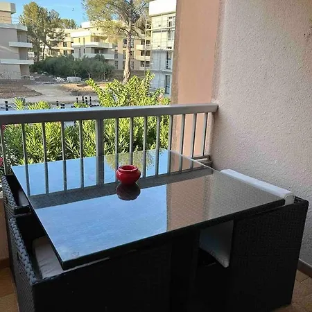 Pin Rollan سانت-ماندرييه-سور-مير